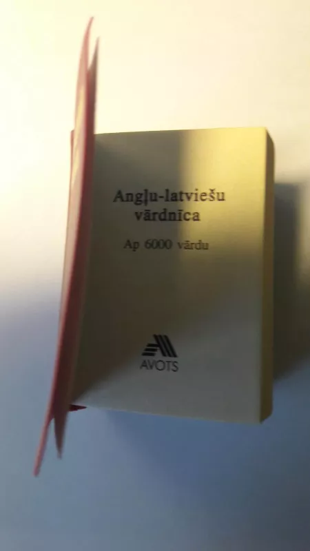 Miniatiūrinė knyga ,,Anglu – latviešu vardnica (Anglų – latvių k. žodynas)" - D. Kalnina, knyga 4