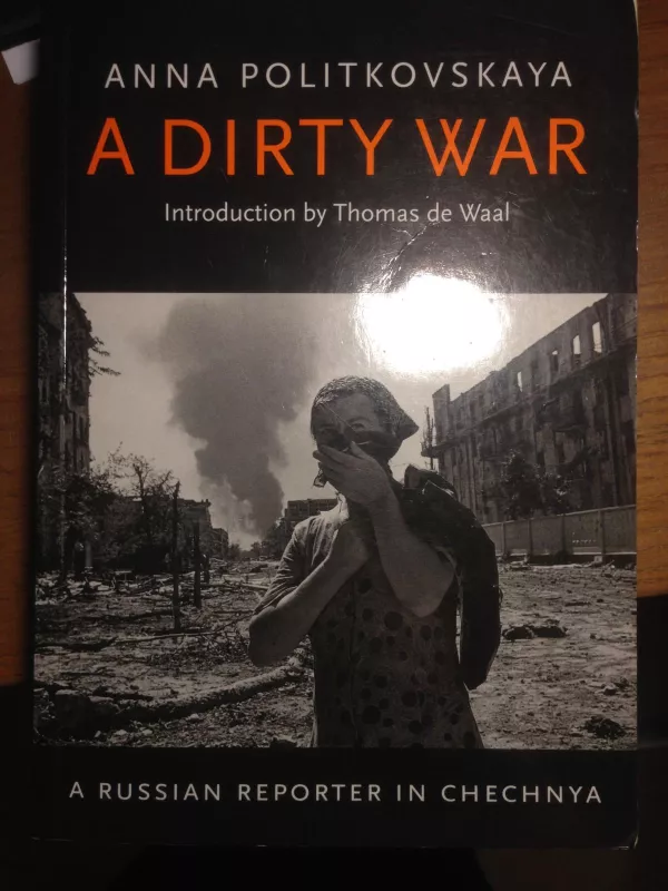 A Dirty War: A Russian Reporter in Chechnya - Ana Politkovskaja, knyga