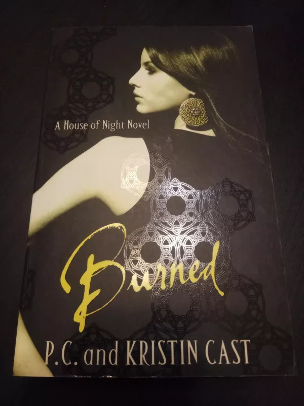 Burned - P. C. Cast, Kristin  Cast, knyga 2