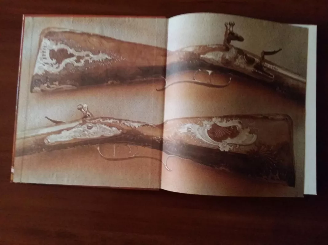 Senoviniai ginklai - Autorių Kolektyvas, knyga 6