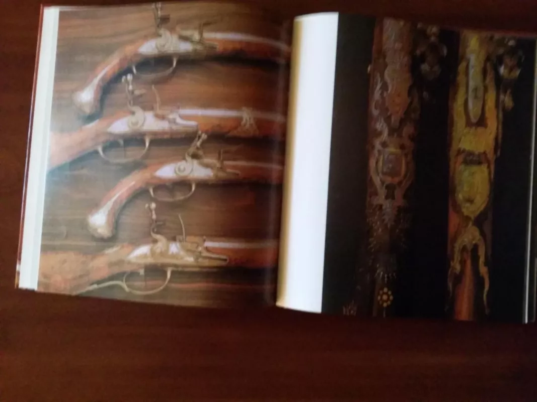 Senoviniai ginklai - Autorių Kolektyvas, knyga 4