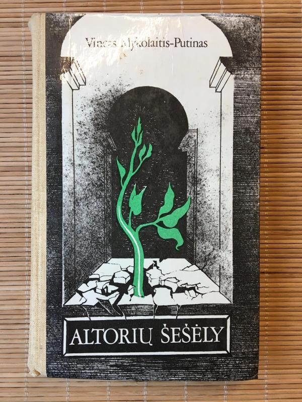 Altorių šešėly - Vincas Mykolaitis-Putinas, knyga