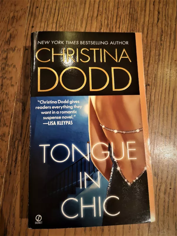 Tongue in chic - Christina Dodd, knyga