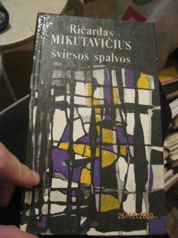 Šviesos spalvos - Ričardas Mikutavičius, knyga 3