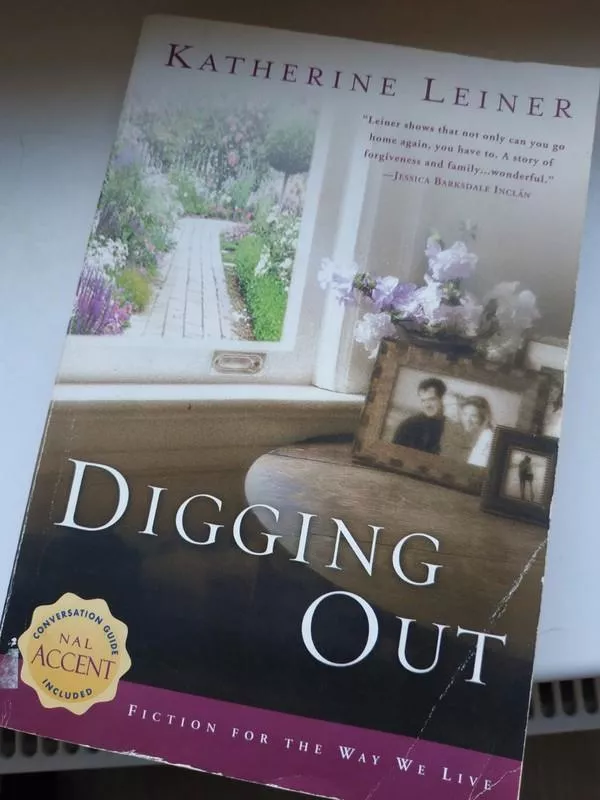 Digging Out - Katherine Leiner, knyga