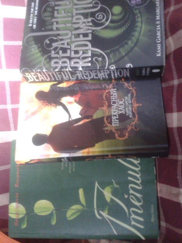 17 mėnulių(2-a knyga),Прекрасный Хаос(3-ia knyga),Beautiful Redemption(4-a knyga)+DVD"Nuostabūs sutvėrimai", filmas pagal pirmą serijos knygą "16 mėnulių" - Kami Garcia, Margareth  Stohl, knyga 3