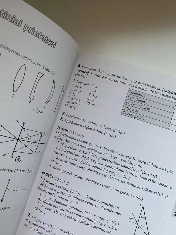 Fizikos diferencijuotos užduotys 10 klasei - Aušra Kynienė, knyga