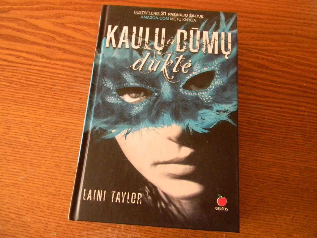 „Kaulų ir dūmų duktė“ - Taylor Laini, knyga 3