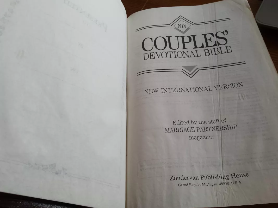 Couples Devotional Bible - Autorių Kolektyvas, knyga 5