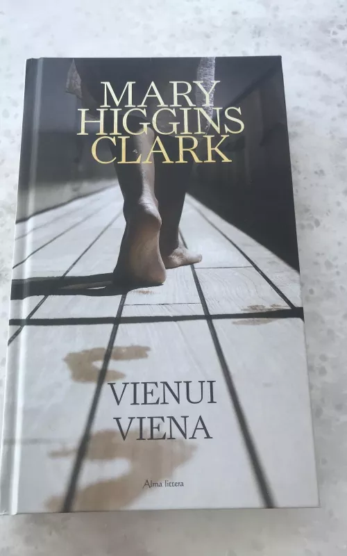 Vienui viena - Mary Higgins Clark, knyga