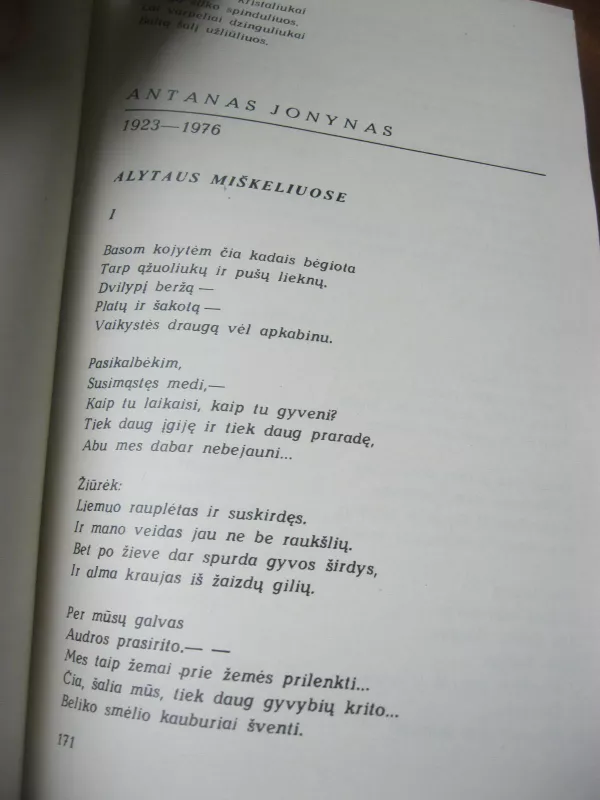 Dvidešimt poezijos pavasarių 1965-1984 - Autorių Kolektyvas, knyga