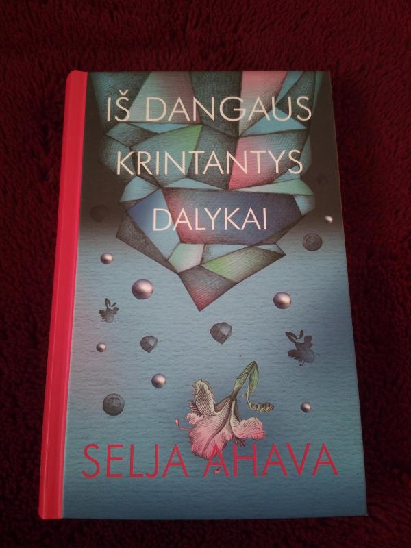 iš dangaus krintantys dalykai - Selja Ahava, knyga 4
