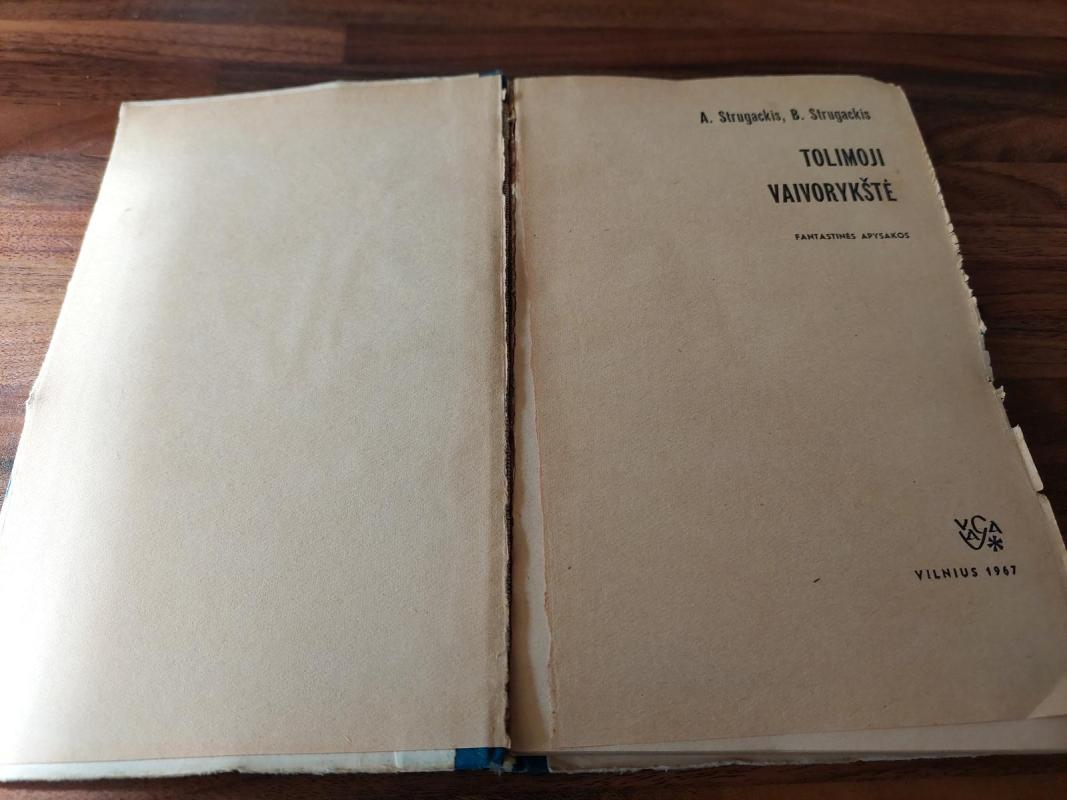 Tolimoji vaivorykštė - A. Strugackis, B.  Strugackis, knyga 3