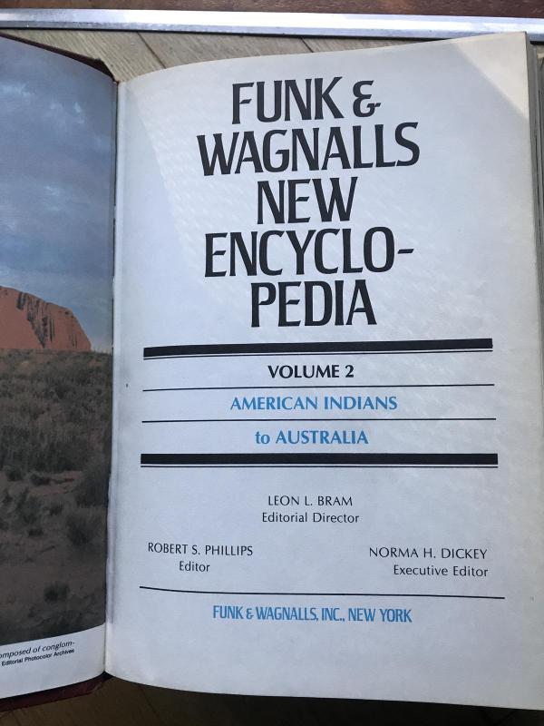 Funk & Wagnalls Encyclopedia - Autorių Kolektyvas, knyga 4