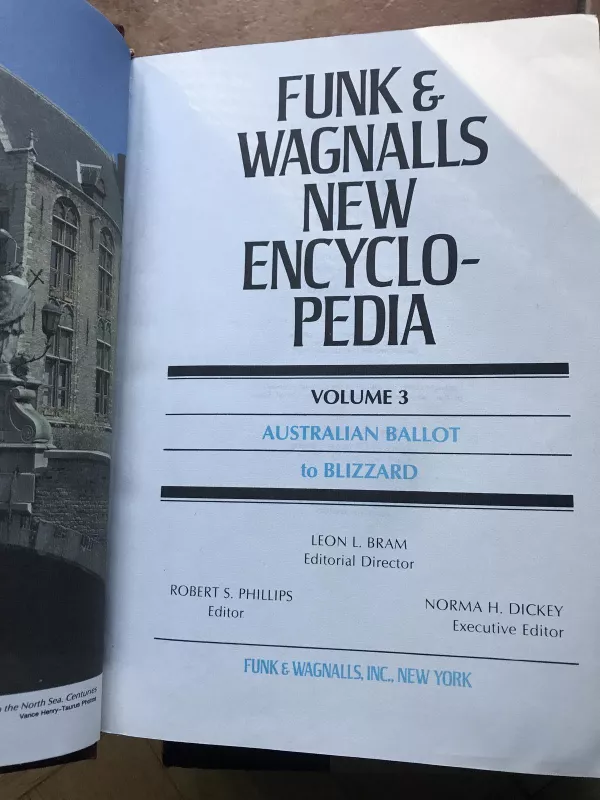 Funk & Wagnalls Encyclopedia - Autorių Kolektyvas, knyga 3