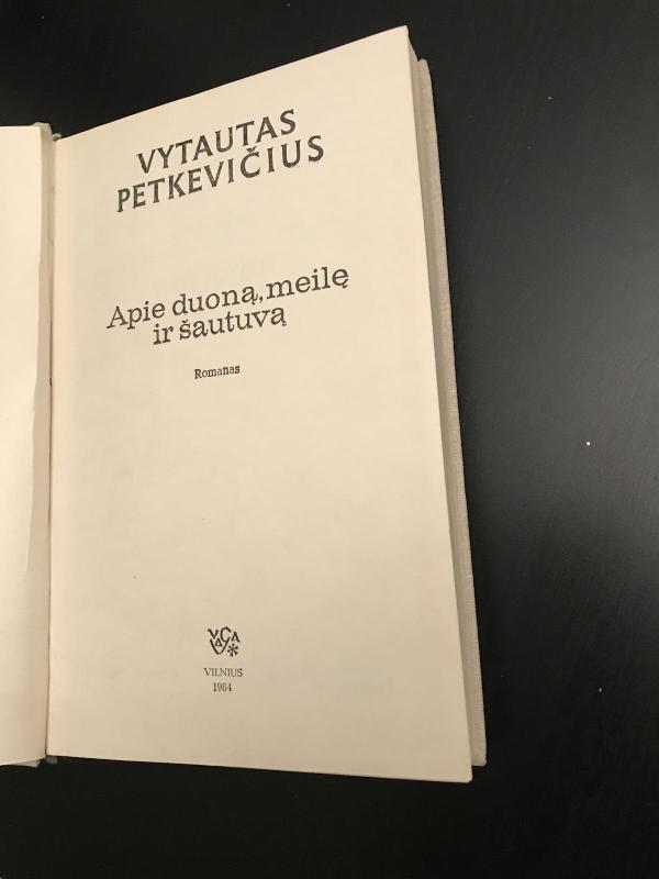 Apie duoną, meilę ir šautuvą - Vytautas Petkevičius, knyga 3