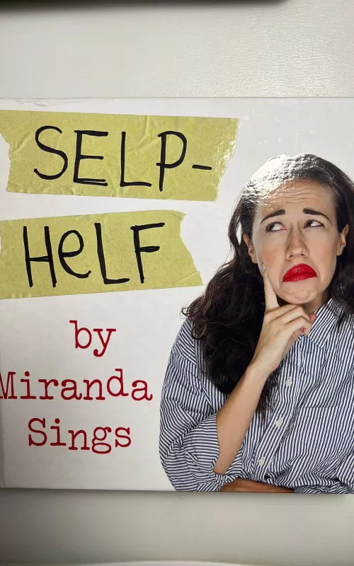 Selp - helf - Miranda Sings, knyga