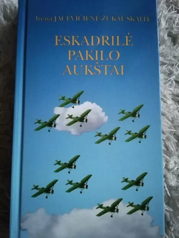 Eskadrilė pakilo aukštai - Irena Jacevičienė-Žukauskaitė, knyga