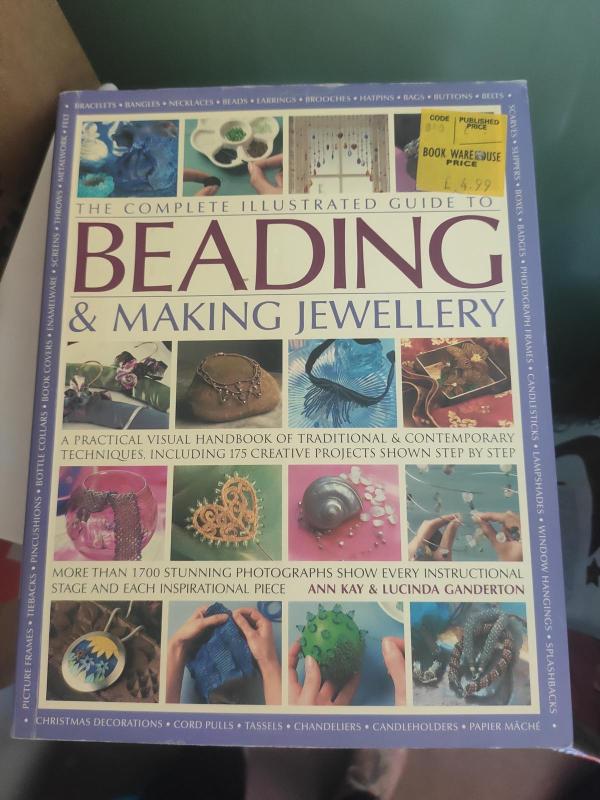 Beading and making jewellery - Autorių Kolektyvas, knyga 3