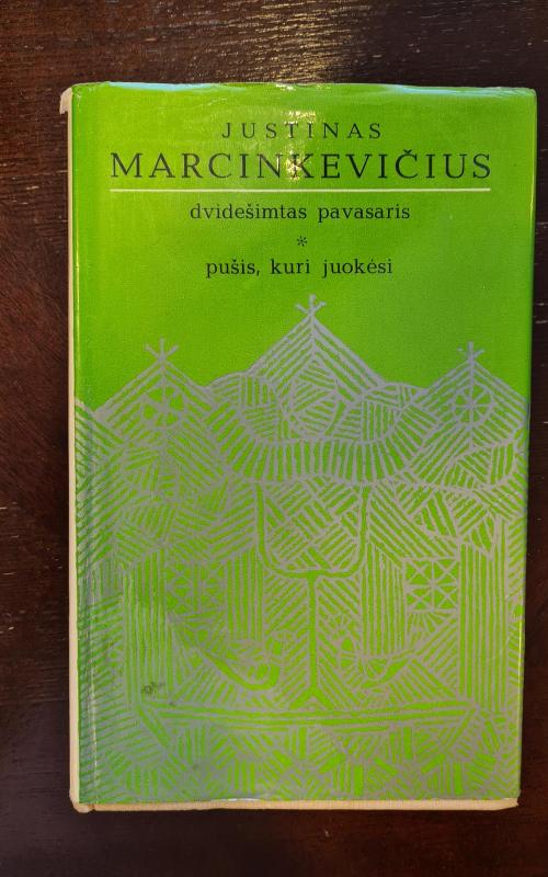 Dvidešimtas pavasaris. Pušis, kuri juokėsi - Justinas Marcinkevičius, knyga 2