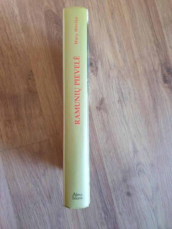 Ramunių pievelė - Mary Wesley, knyga 3