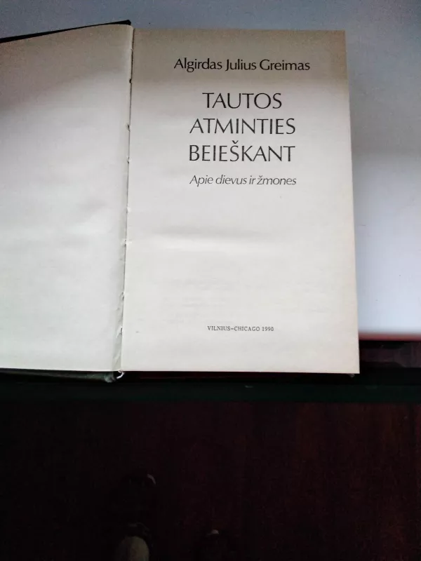 Tautos atminties beieškant. Apie dievus ir žmones - Algirdas Greimas, knyga 3