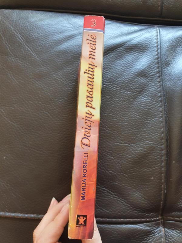 Dviejų pasaulių meilė - Marija Korelli, knyga 3