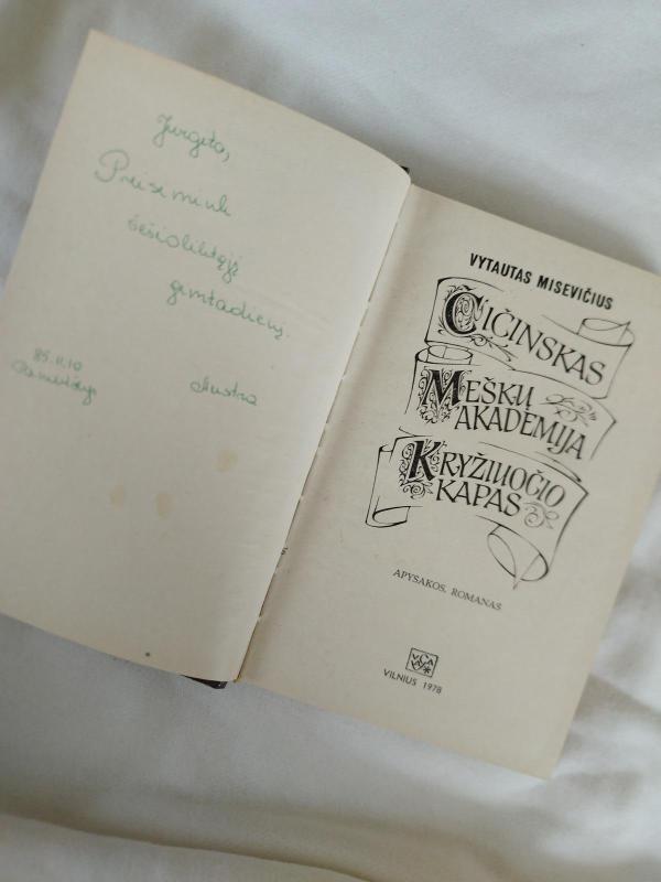 Čičinskas. Meškų akademija. Kryžiuočio kapas - Vytautas Misevičius, knyga 2