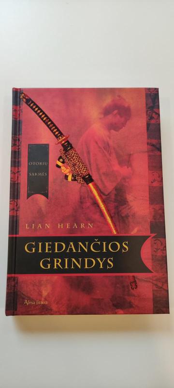Giedančios grindys - Lian Hearn, knyga 2