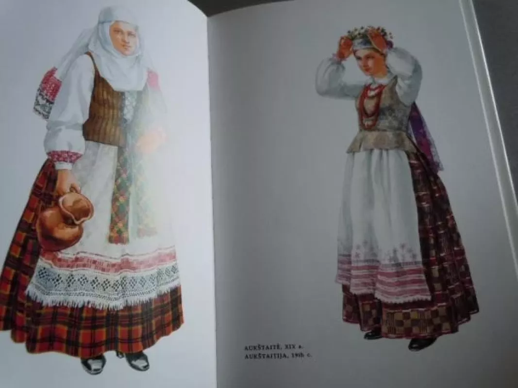 Lietuvių tautiniai rūbai. Lithuanian National Costume - Vida Kulikauskienė, knyga 3