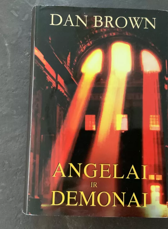 Angelai ir demonai - Dan Brown, knyga