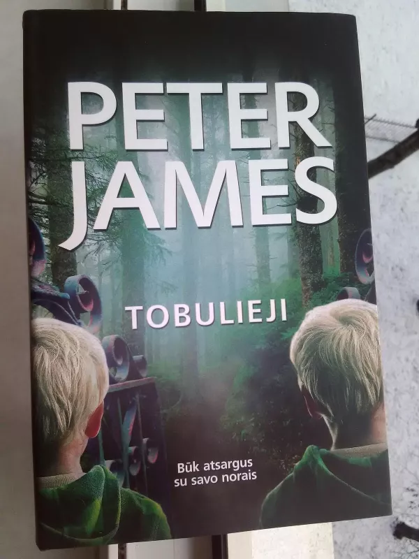 Tobulieji - Peter James, knyga 2