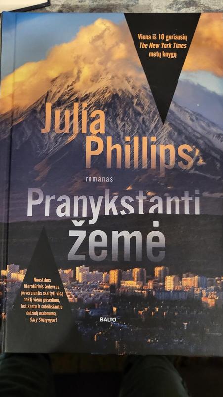 Pranykstanti žemė - Julia Phillips, knyga 3