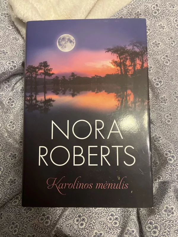 Karolinos mėnulis - Nora Roberts, knyga 3