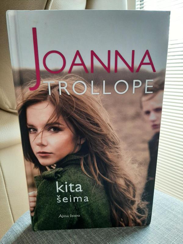 Kita šeima - Joanna Trollope, knyga 2