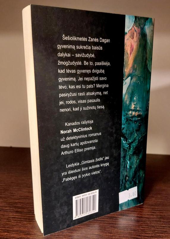 Klaidinanti tapatybė - Norah McClintock, knyga 5