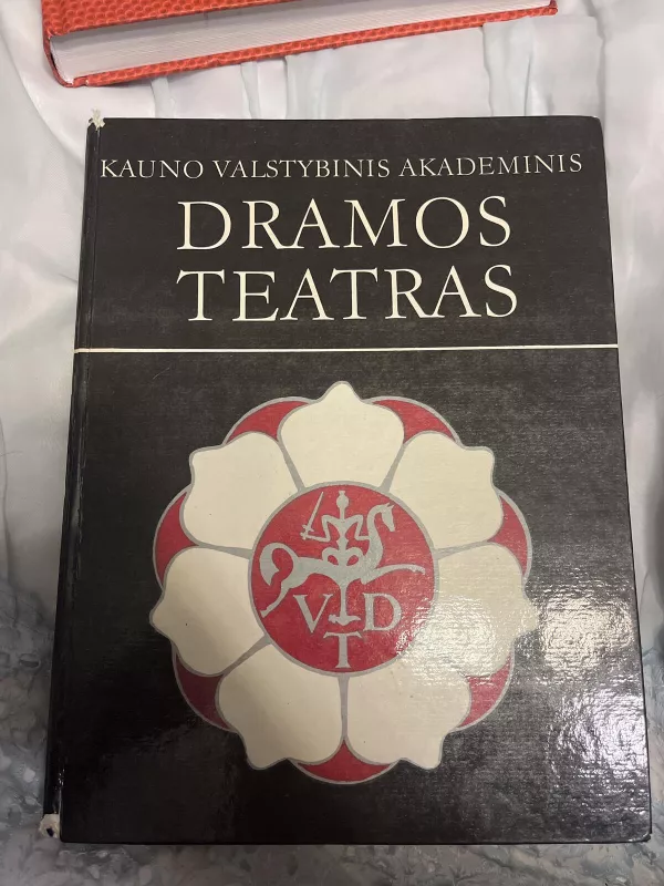 Kauno valstybinis akademinis dramos teatras, 1920-1990 - V. Savičiūnaitė, knyga 4