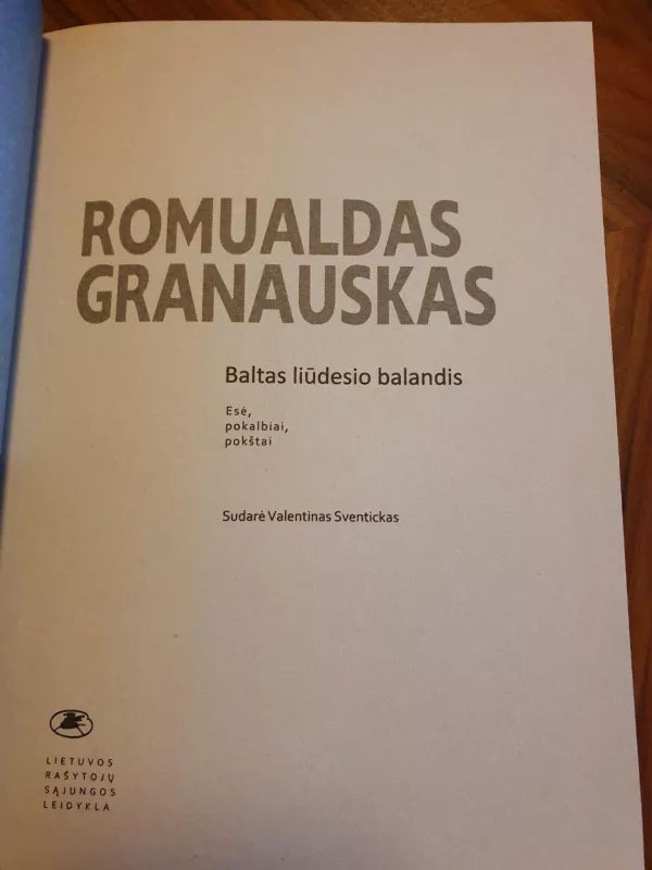 Baltas liūdesio balandis: esė, pokalbiai, pokštai / Romualdas Granauskas - Valentinas Sventickas, knyga