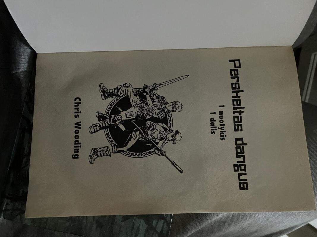 Perskeltas dangus 1 nuotykis (1 dalis) - Chris Wooding, knyga 2