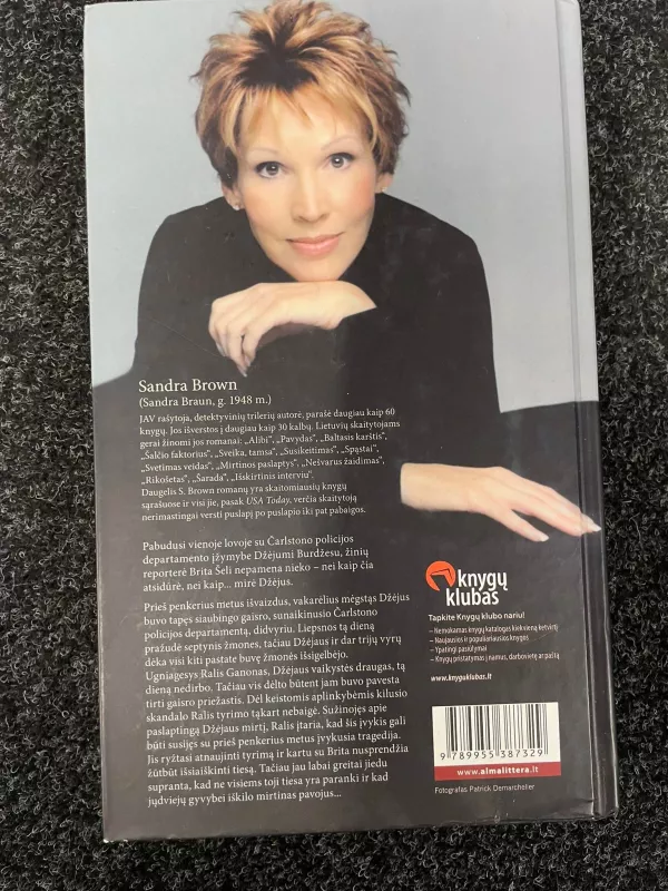 Dūmų uždanga - Sandra Brown, knyga 3