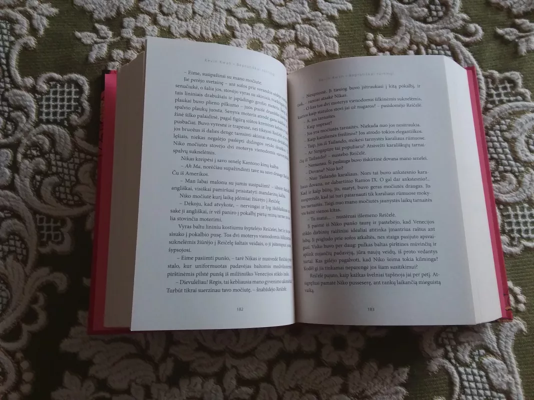 Beprotiškai turtingi - Kevin Kwan, knyga 3