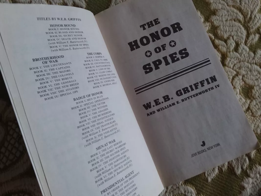 The Honor of Spies - W.E.B. Griffin, knyga 3