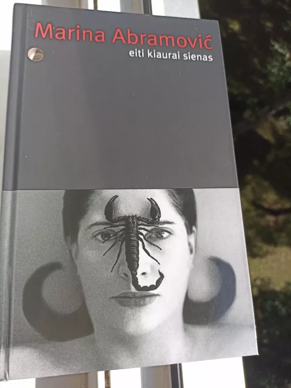 Eiti kiaurai sienas: [menininkės atsiminimai] - Marina Abramovic, knyga 2