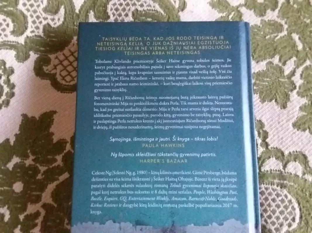 Tobuli gyvenimai liepsnoja skaisčiau - Celeste Ng, knyga 4