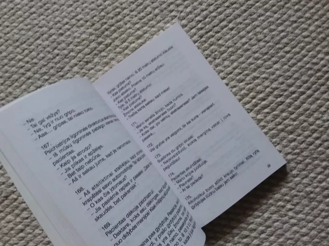 666 anekdotai apie daktarus - Liudas Panava, knyga 3