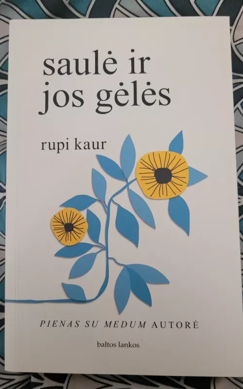 Saulė ir jos gėlės - Rupi Kaur, knyga