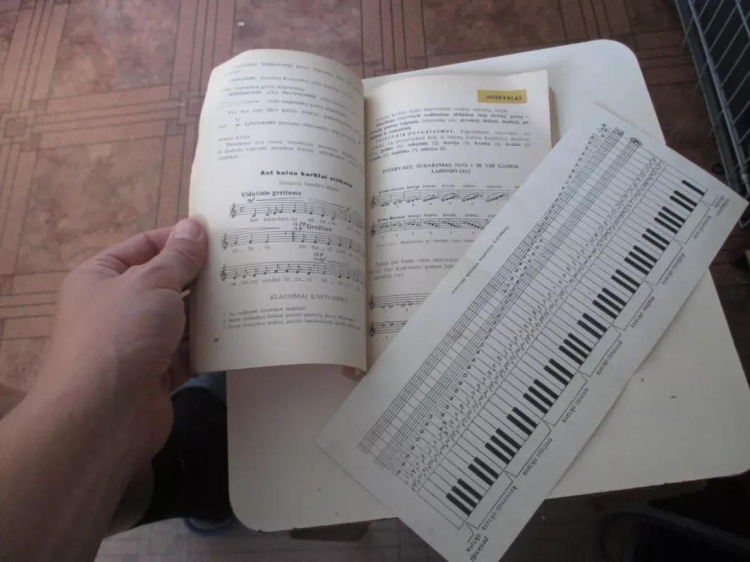 Muzikos vadovėlis V kl. - V. Arnastauskas, knyga 5