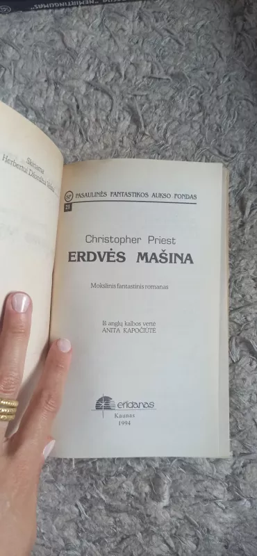 Erdvės mašina - Christopher Priest, knyga 4