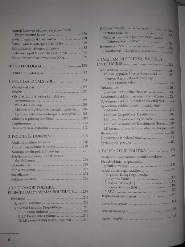 ISTORIJA POLITOLOGIJA - Autorių Kolektyvas, knyga 4
