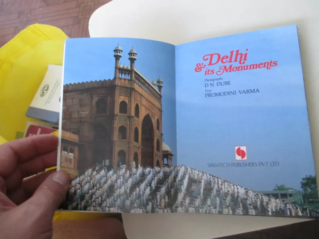 Delhi and its monuments - Promodini Varma, knyga 3